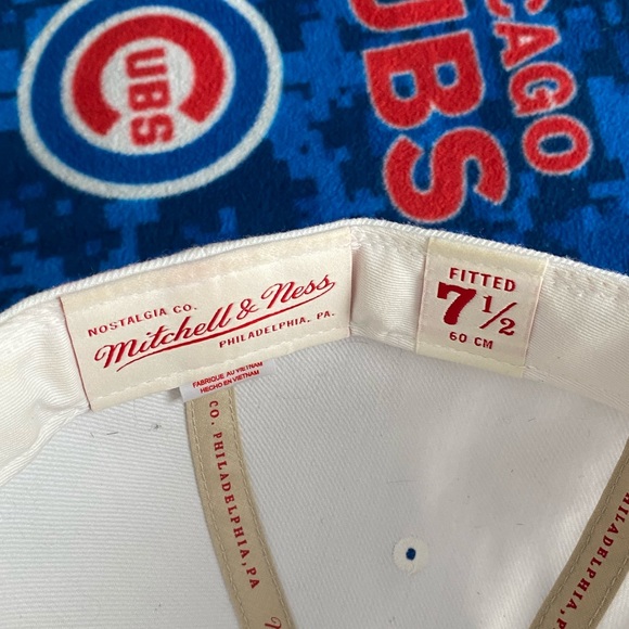 Mitchell and ness Chicago blackhawks SnapBack - Picture 6 of 6